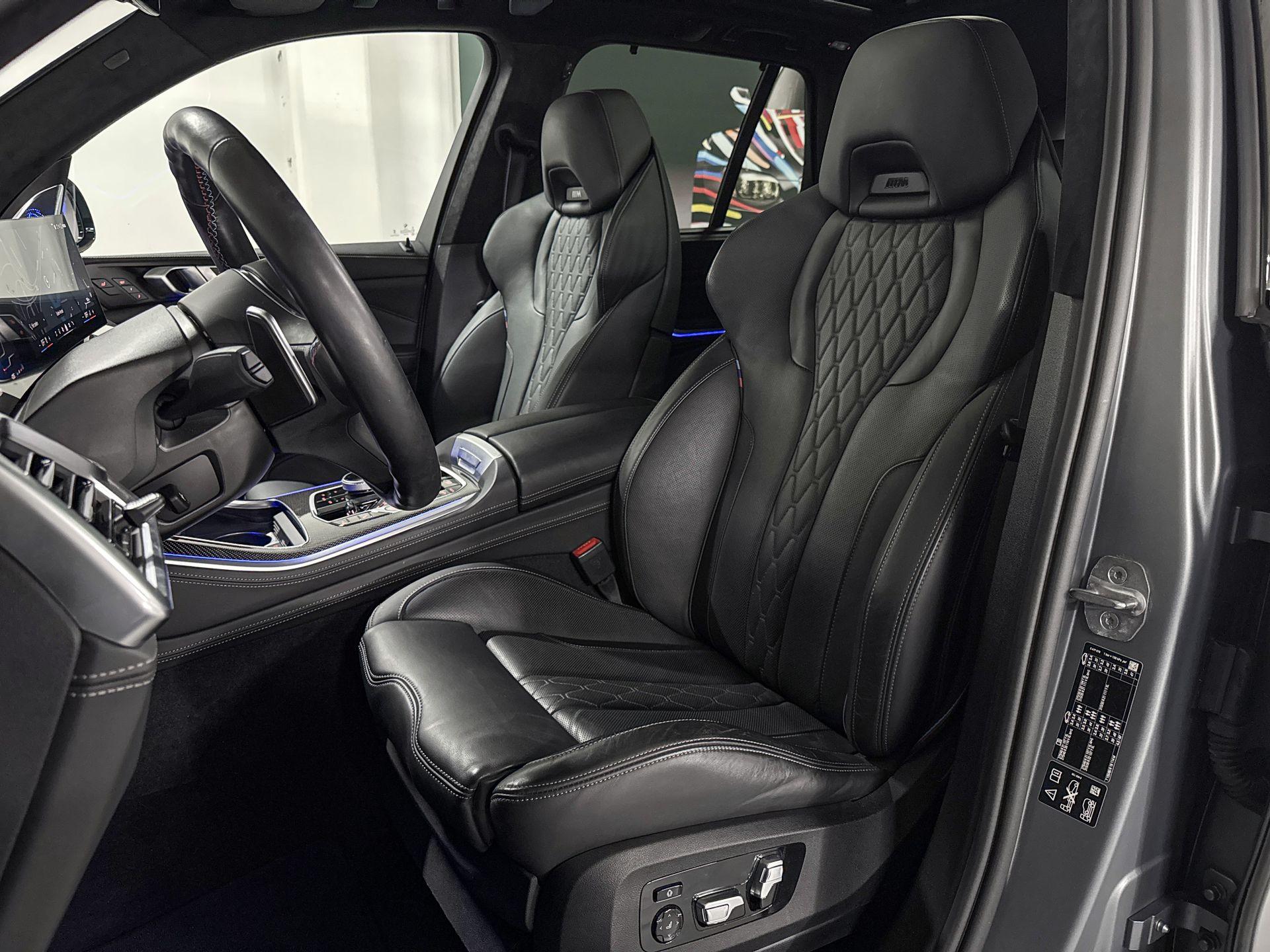 Foto van BMW X5 M60i xDrive