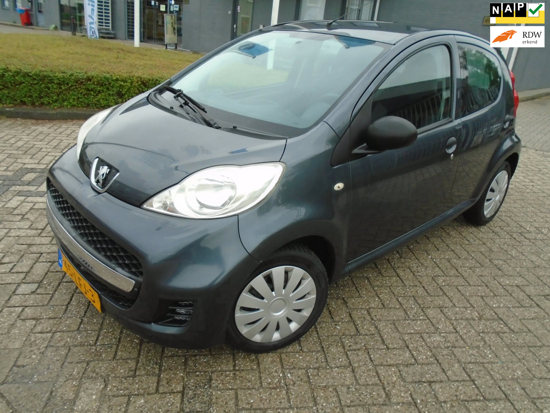 Peugeot Peugeot 107 1.0-12V XR Nieuwe Apk 2010 - voorkant