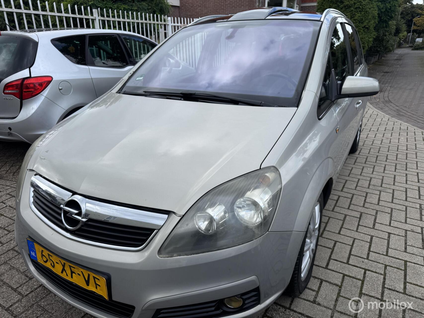 Opel Zafira 2.2 Executive 2007 - voorkant