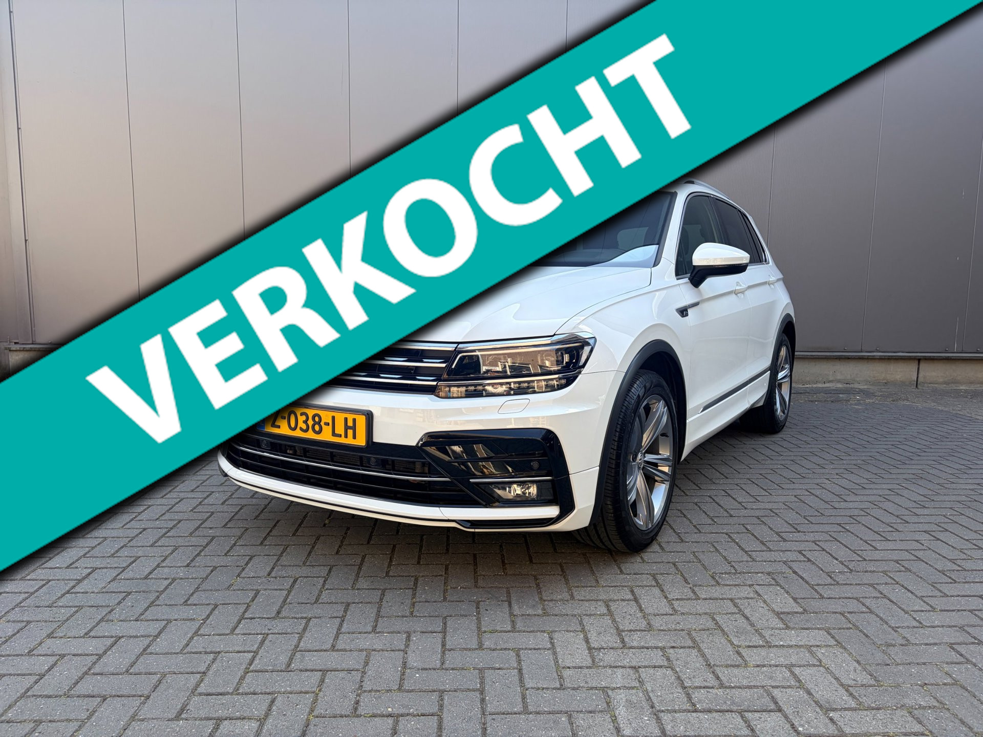 Volkswagen Tiguan 1.5 TSI ACT Highline Business R-Line | LED | Navi | Multi Media 2019 - voorkant