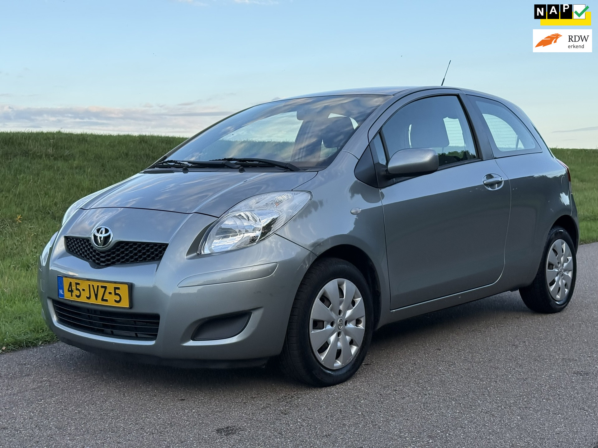 Toyota Toyota Yaris 1.3 VVTi Aspiration | Automaat | Airco | Parkeersensoren 2009 - voorkant