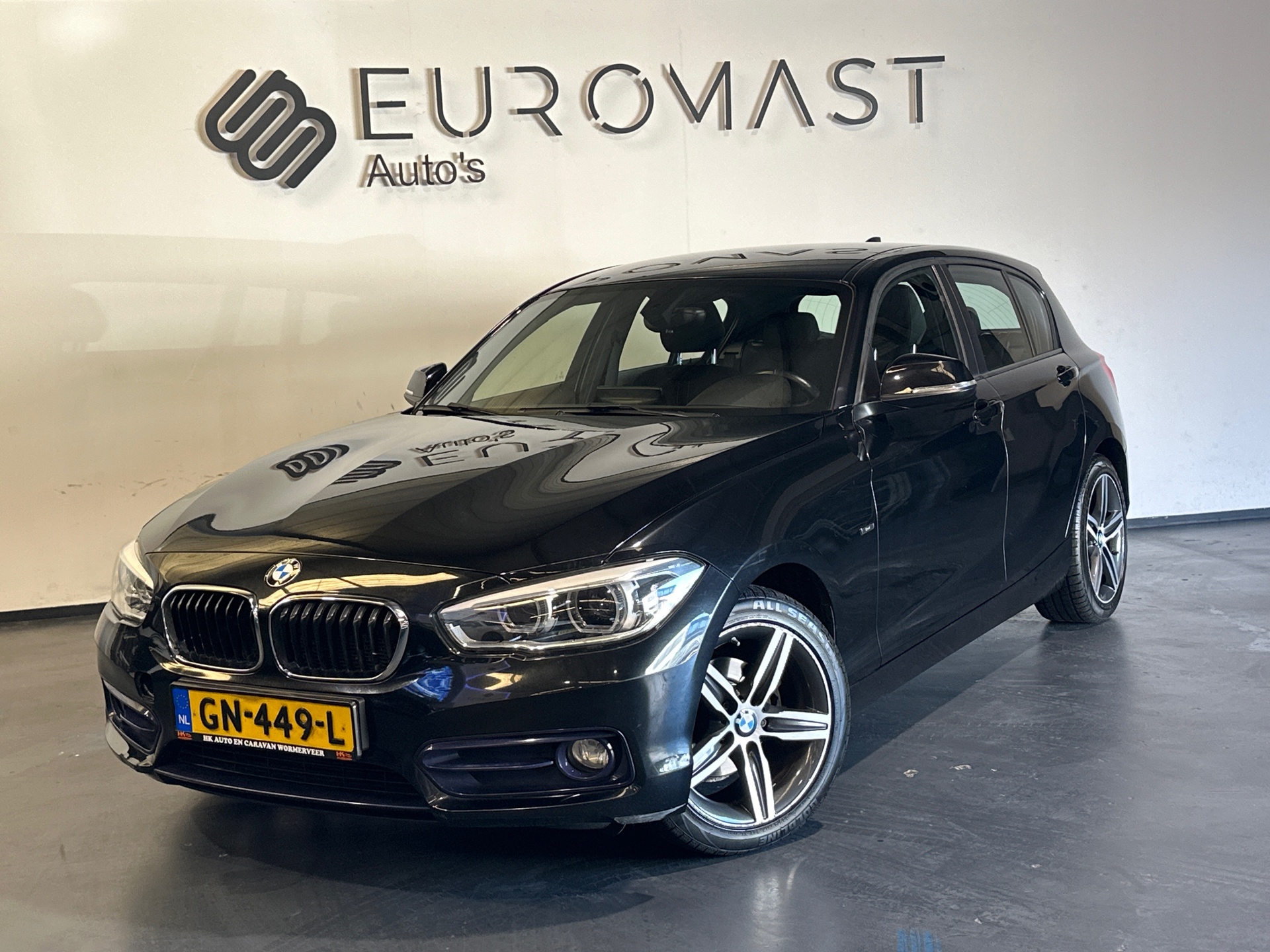 BMW 118i 118i Sport Automaat | Navi | Nieuw apk | Cruise | LMV 2015 - voorkant