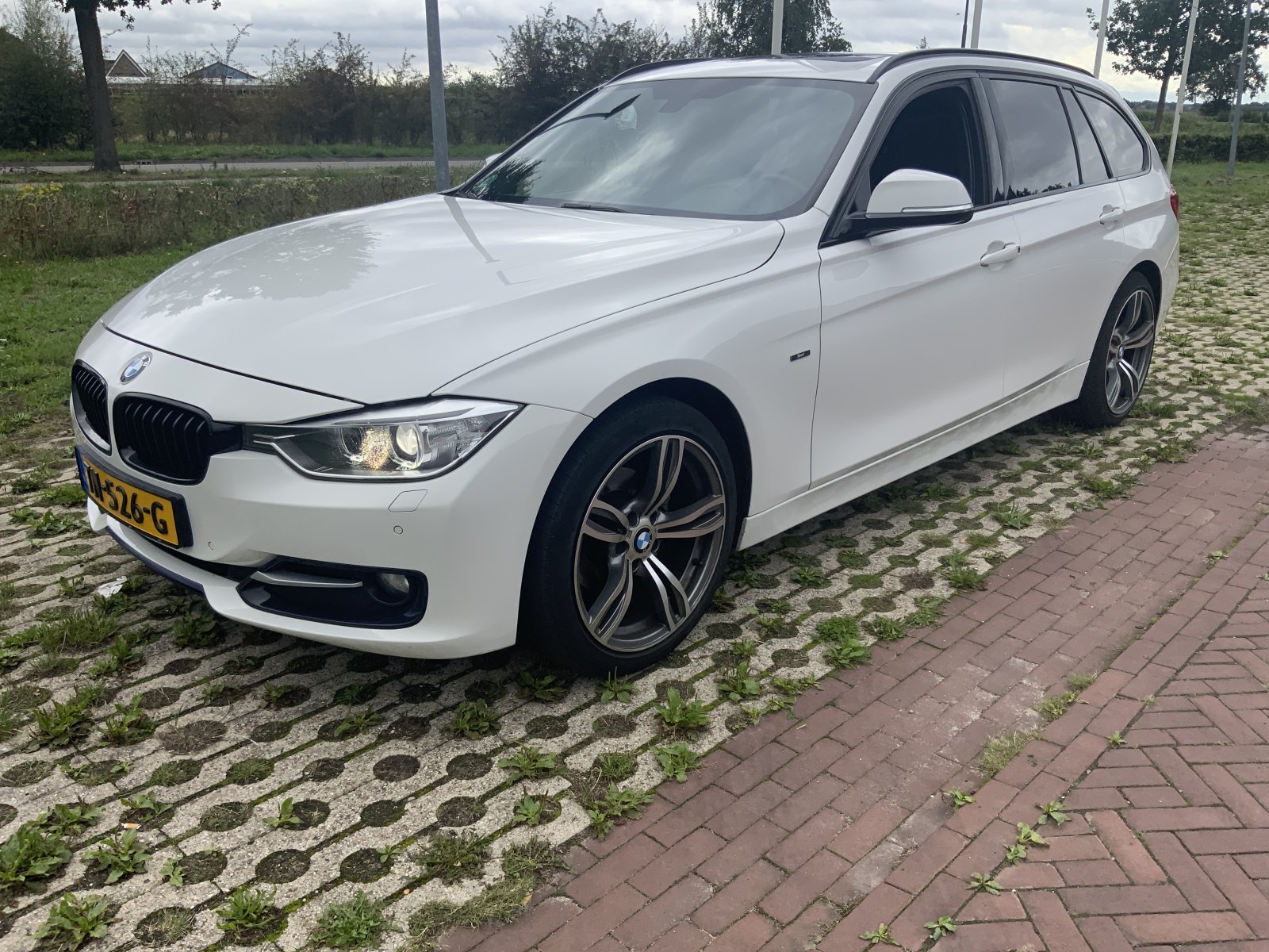 BMW 3-serie Touring 316i High Executive 2013 - voorkant