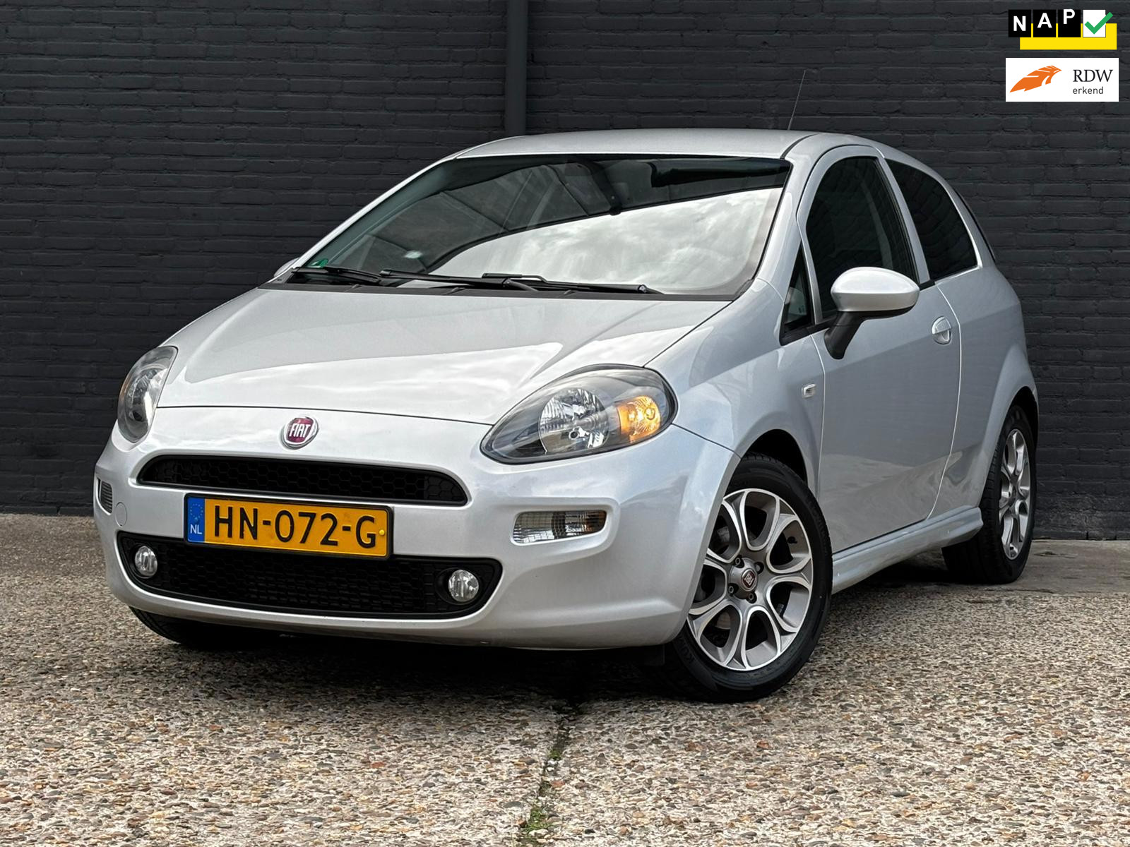 Fiat Fiat Punto 1.3 M-Jet Lounge TREKHAAK|AIRCO 2015 - voorkant
