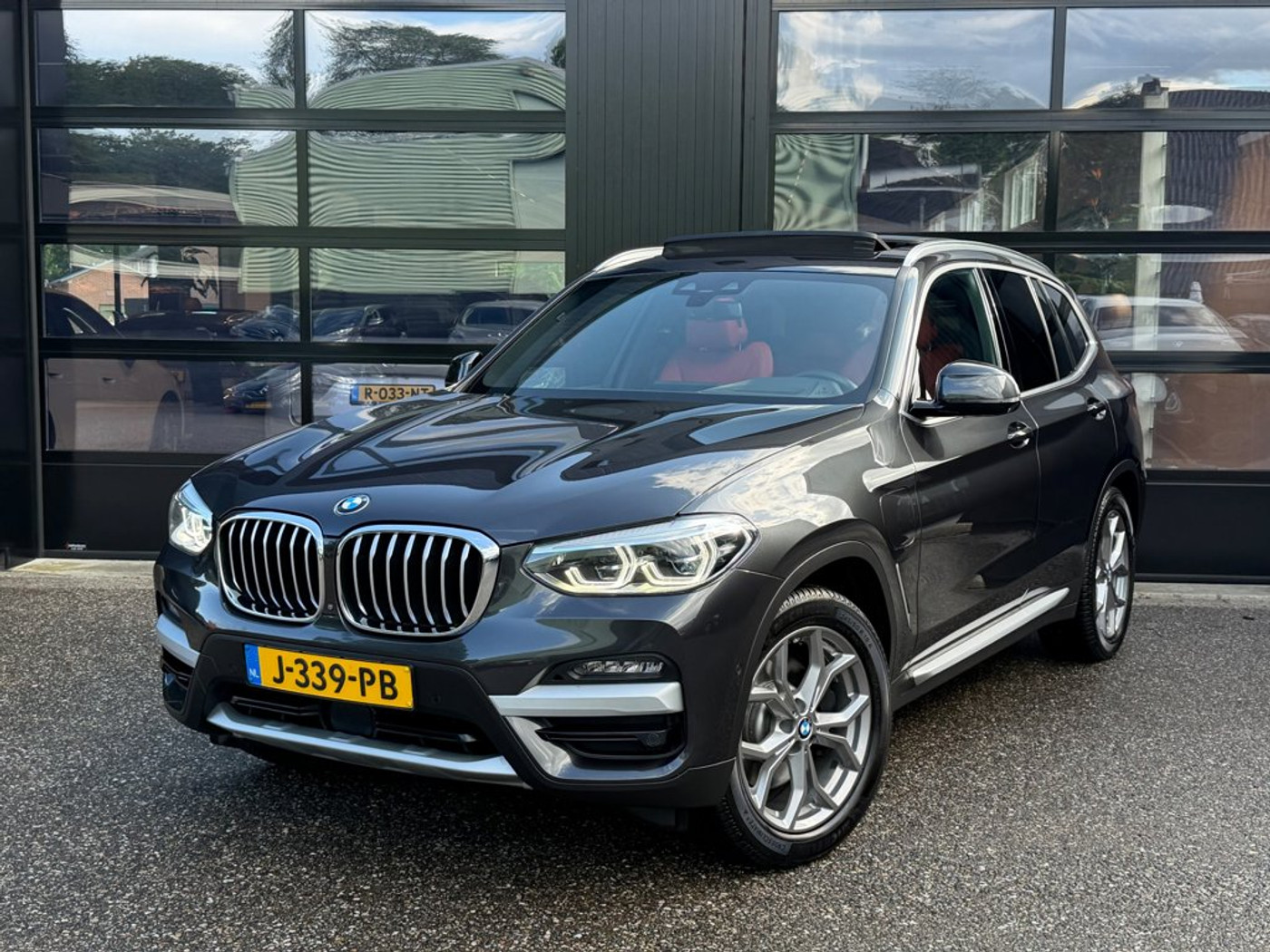 BMW X3 Xdrive30e XDrive 30e Individual X-Line Headup Panoramadak 2020 - voorkant