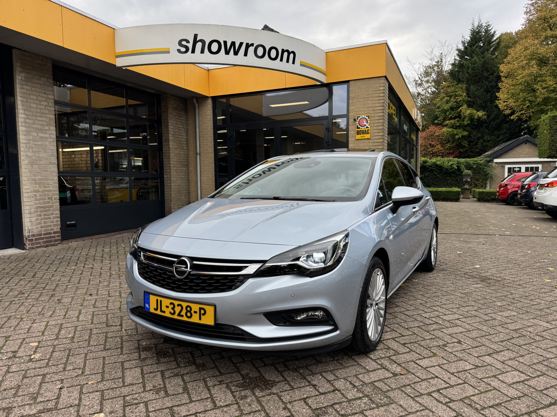 Opel Astra 1.4 Turbo 150PK Innovation Automaat Schuifdak Navi Camera Carplay 2016 - voorkant