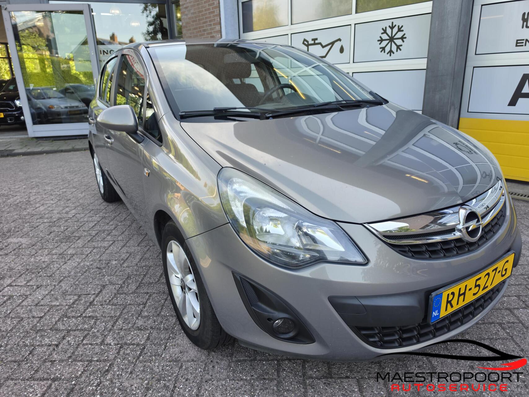 Opel Corsa 1.2 Cosmo 2014 - voorkant