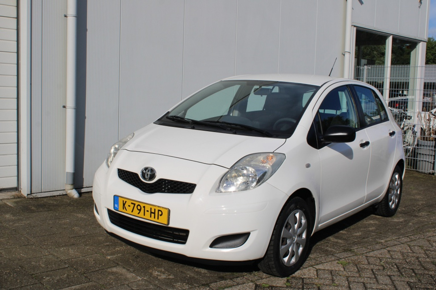 Toyota Toyota Yaris 1.0 VVTi Cool 2010 - voorkant