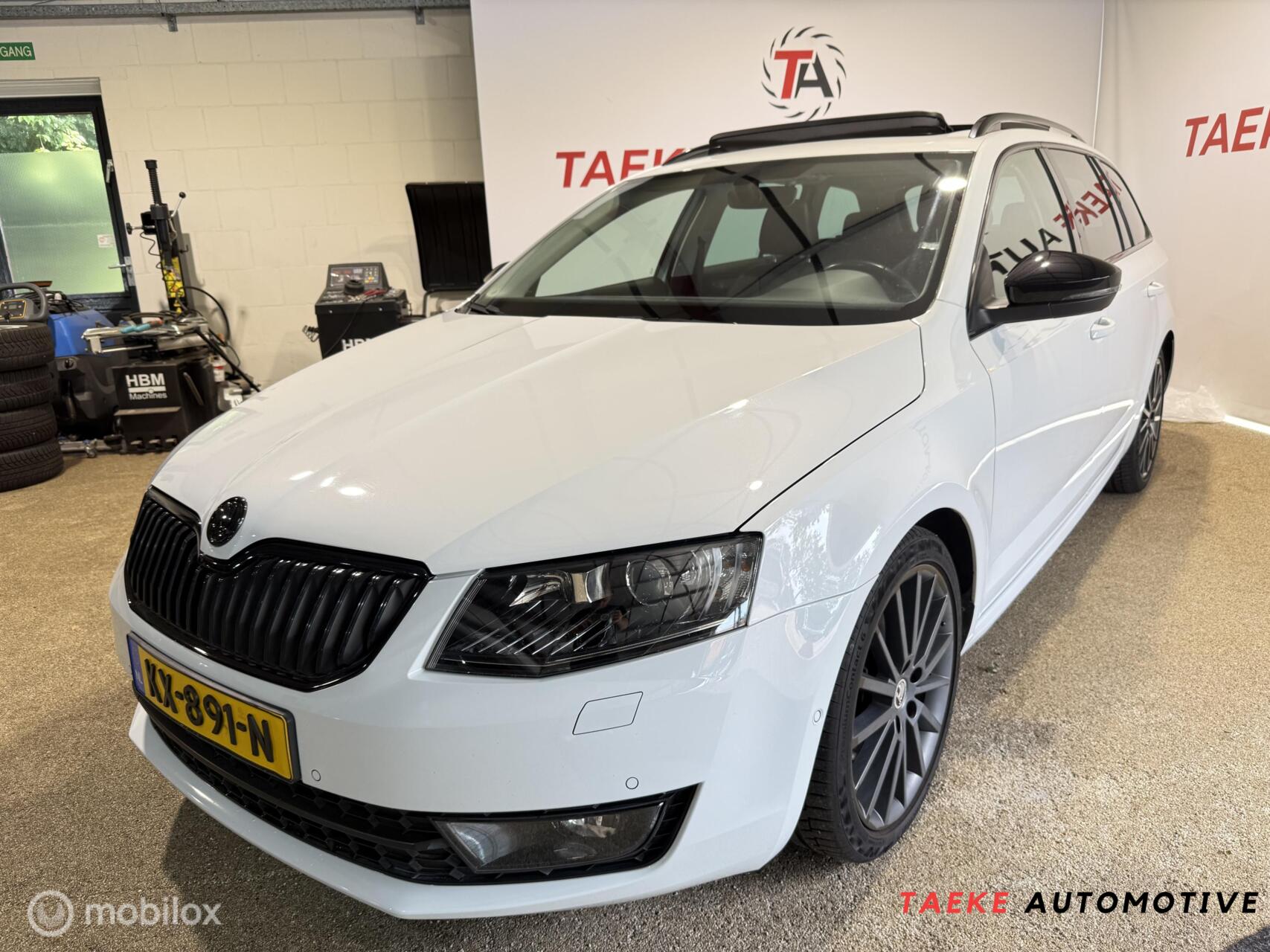 Skoda Octavia 1.0 TSI Greentech Style BusinessAUT/PANO 2016 - voorkant
