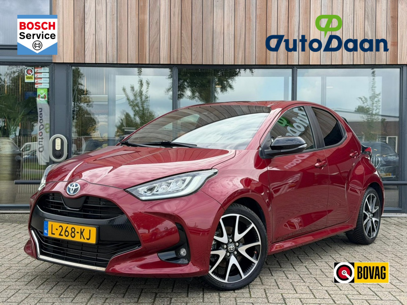 Toyota Toyota Yaris 1.5 Hybrid Executive Automaat Stoelverwarming JBL HUD Blis Navigatie Camera LED Half Leder 2021 - voorkant