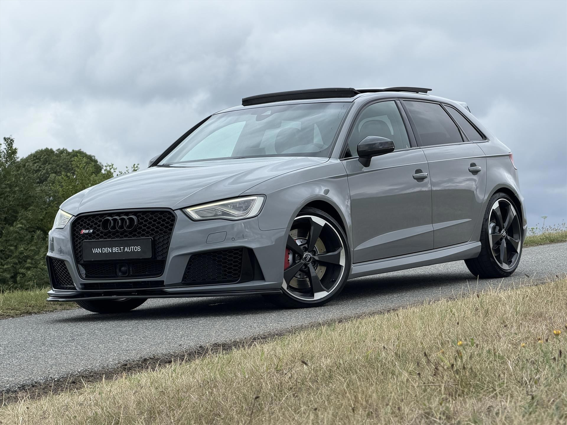Audi RS 3 Sportback 2.5 TFSI 420PK Quattro |Pano |Milltek |Maxton |Keyless |B&O |Elektr stoelen |Camera |Alarmsysteem |Led |Acc 2016 - voorkant