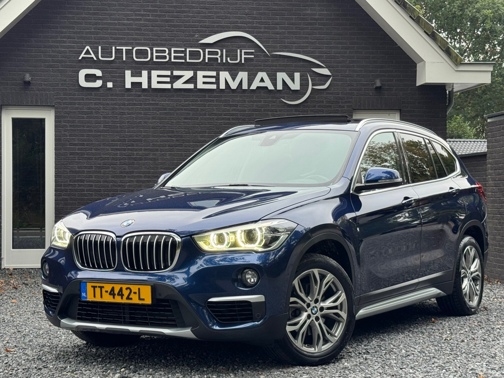 BMW X1 Sdrive18i SDrive18i High Executive Panoramadak Leer LED XENON AUTOMAAT 2018 - voorkant
