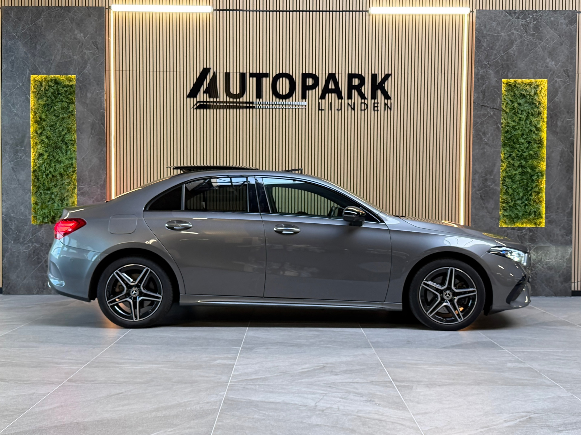 Foto van Mercedes-Benz A 250 E