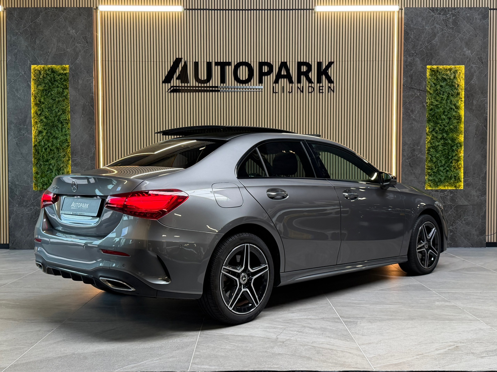 Foto van Mercedes-Benz A 250 E