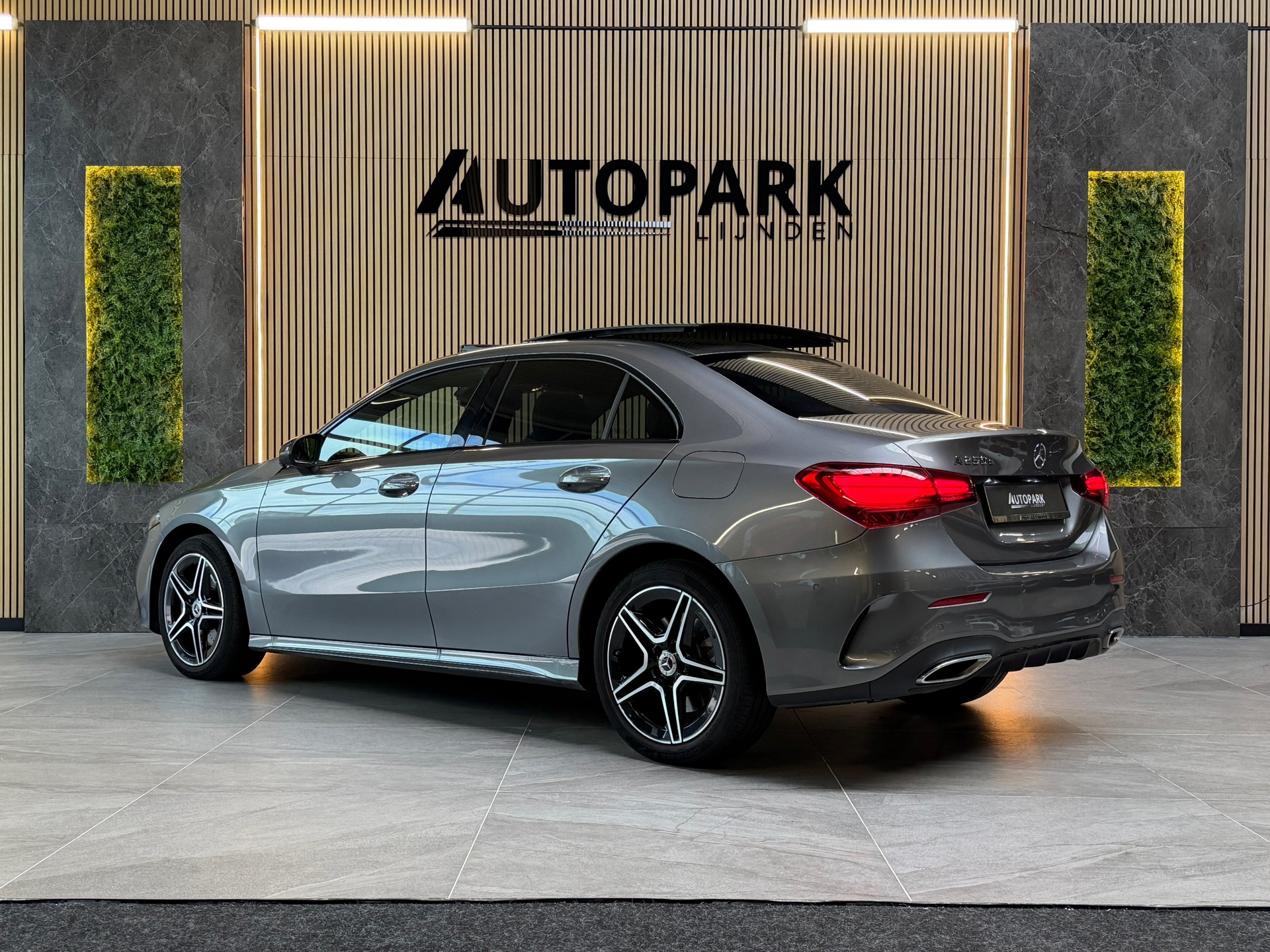 Foto van Mercedes-Benz A 250 E
