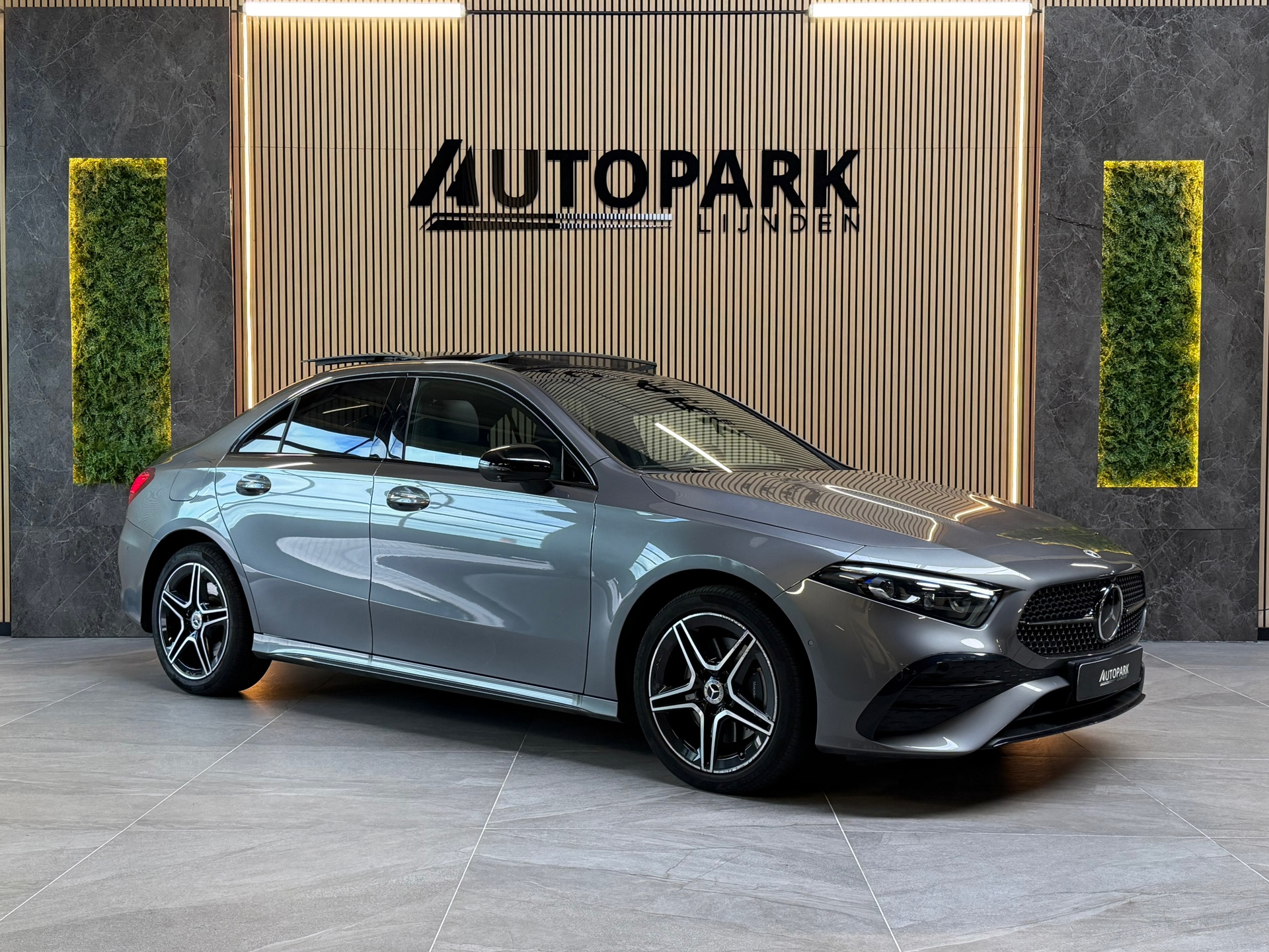 Foto van Mercedes-Benz A 250 E
