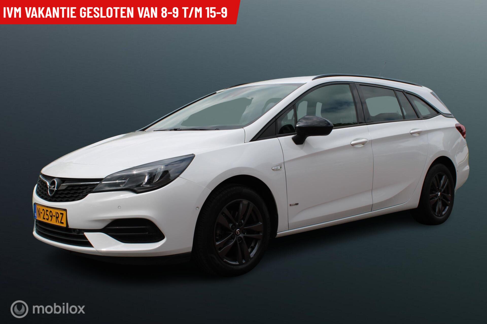 Opel Astra Sports Tourer 1.2 Business Elegance, Design Tech, Elegance Plus-pakket, Premium-pakket, PDC voor en achter, Camera achter, Clima, Navi, Bluetooth, Adaptive cruise control, Line assist. 2021 - voorkant