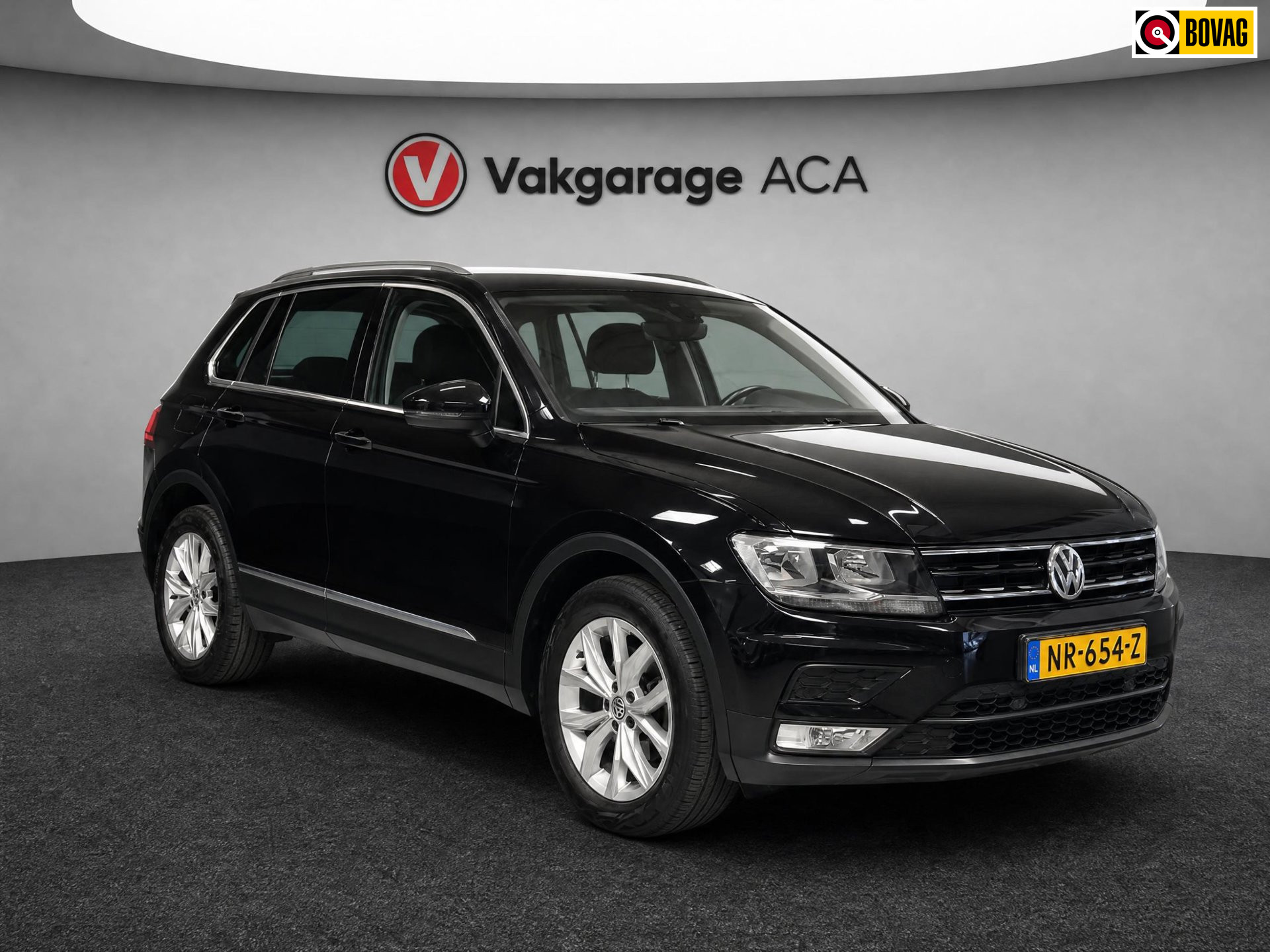 Volkswagen Tiguan 1.4 TSI ACT Comfortline Business // NAVI // CLIMA // ADAPTIVE CRUISE // TREKHAAK // 2017 - voorkant