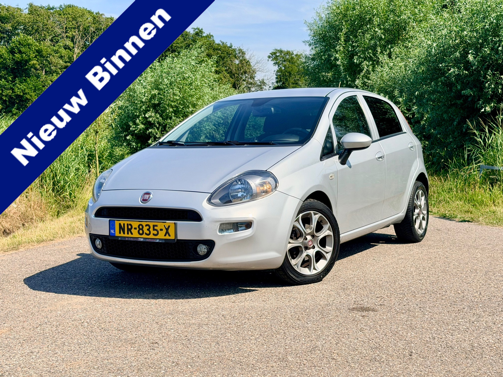 Fiat Fiat Punto 0.9 TwinAir Lounge Clima PDC Cruise Control 16INCH NAP 6BAK 2017 - voorkant