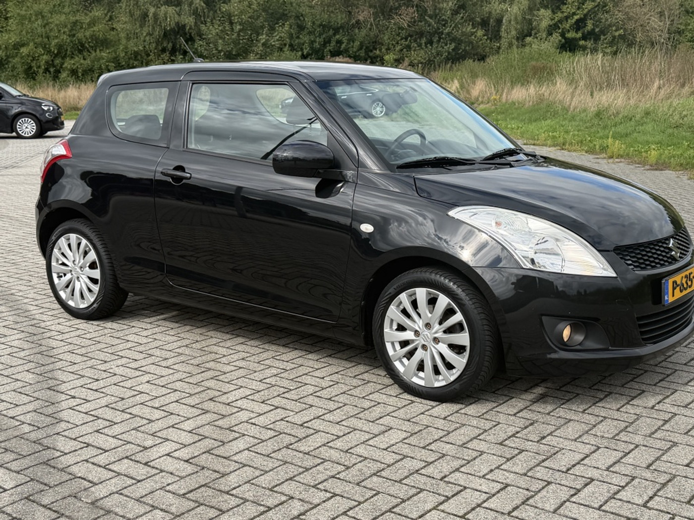 Suzuki Swift 1.2 Exclusive EASSS Airco Cruise Keyles Verwarmde Stoelen apk:4-2027 2011 - voorkant