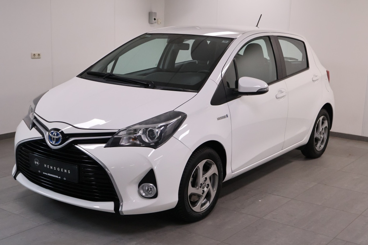 Toyota Toyota Yaris Hybrid 1.5 Hybrid Bus. Plus 2015 - voorkant