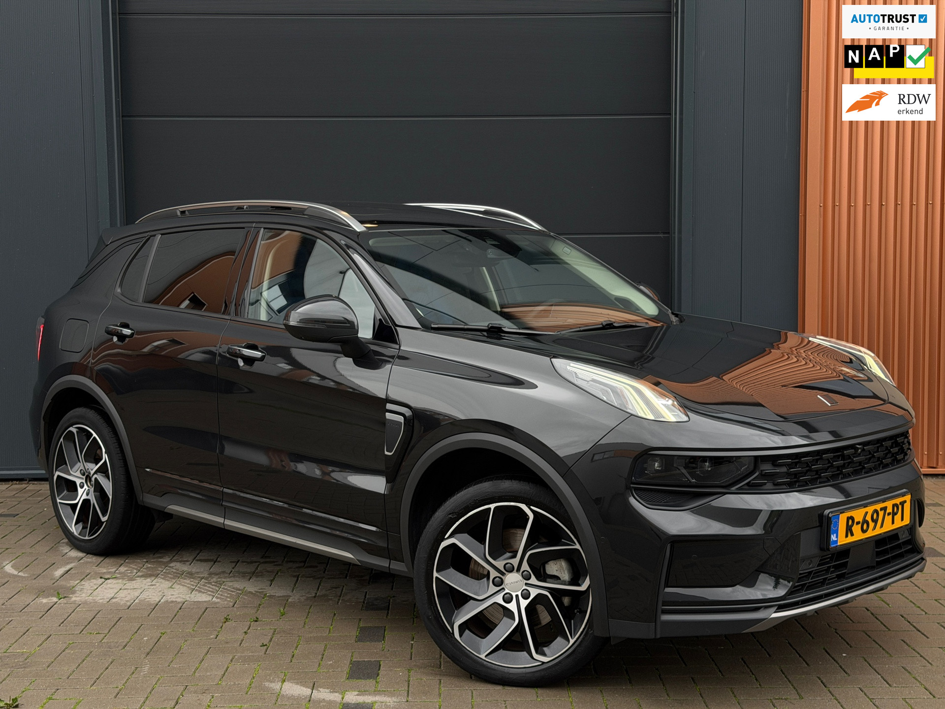 Lynk&co LYNK & Co 01 1.5|BTW&NL Auto|Black!|1e Eigenaar|Pano|Memory Stoelen|Infinity|Elektrische Achterklep|Stoelverwarming|ACC|CarPlay 2022 - voorkant