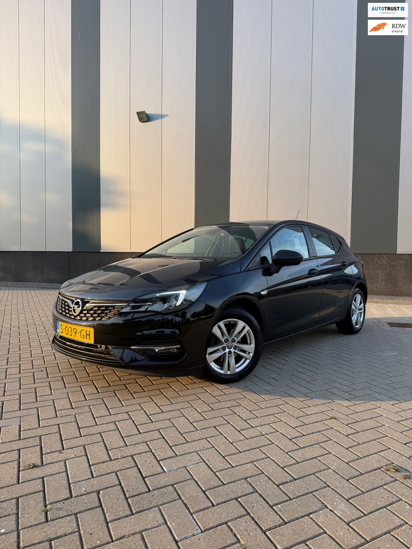 Opel Astra 1.4 Blitz Elegance 2021 - voorkant