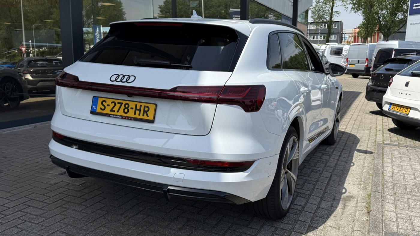 Foto van Audi E-tron 50