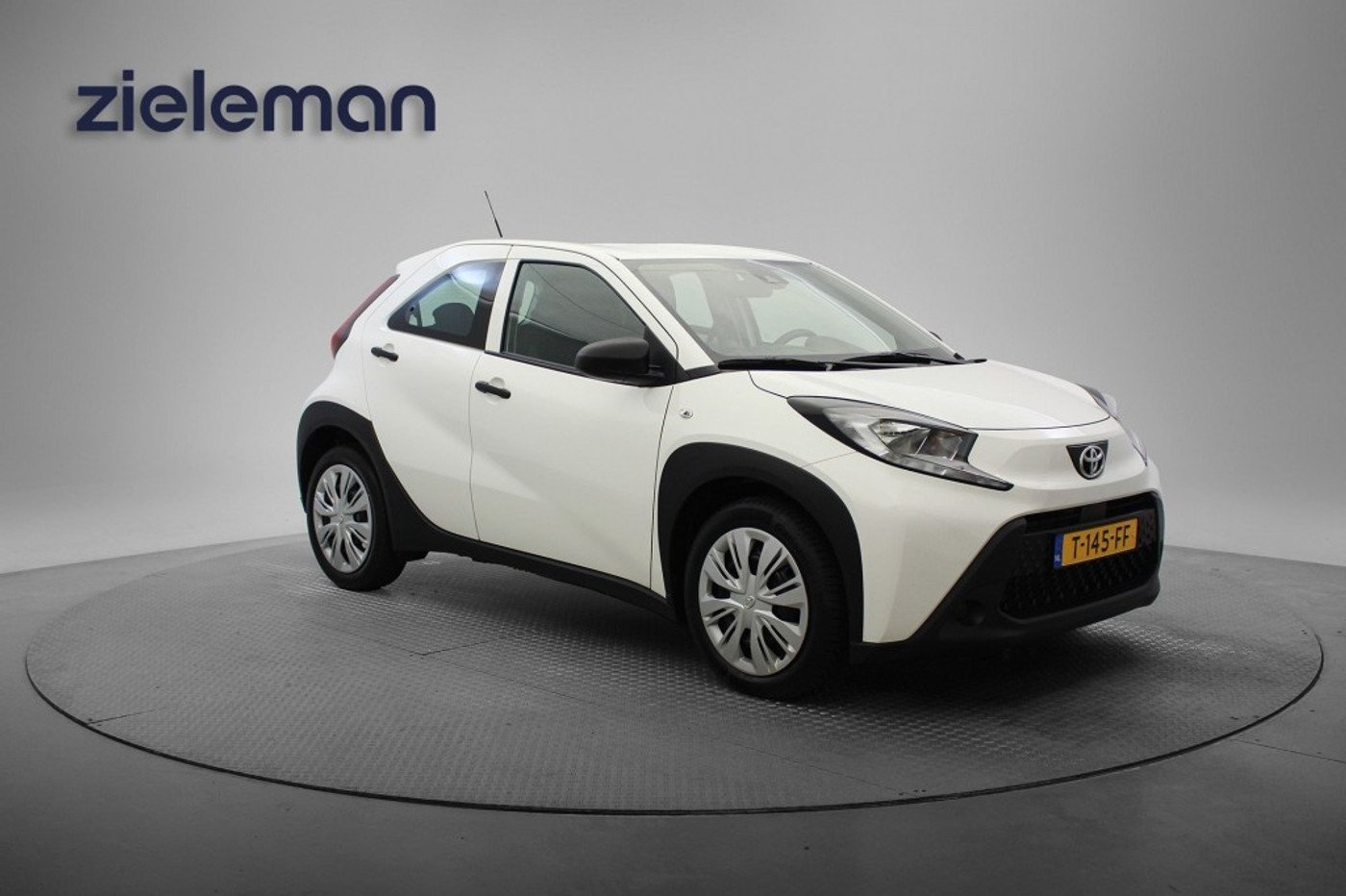 Toyota Toyota Aygo X 1.0 VVT-i MT - Carplay, adaptive Cruise, Airco 2023 - voorkant