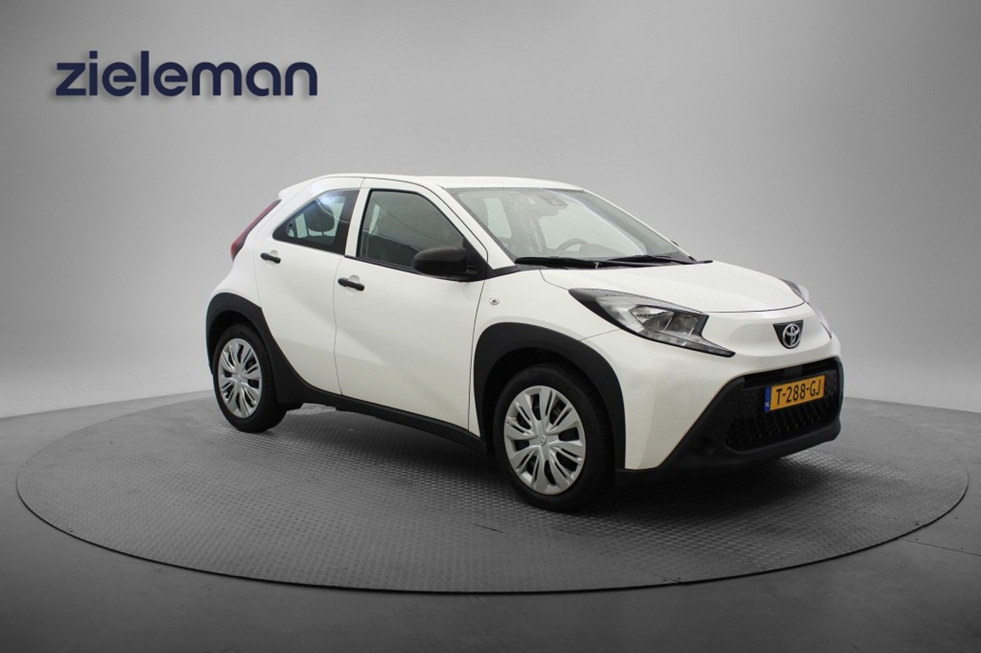 Toyota Toyota Aygo X 1.0 VVT-i MT - Carplay, adaptive Cruise, Airco 2023 - voorkant
