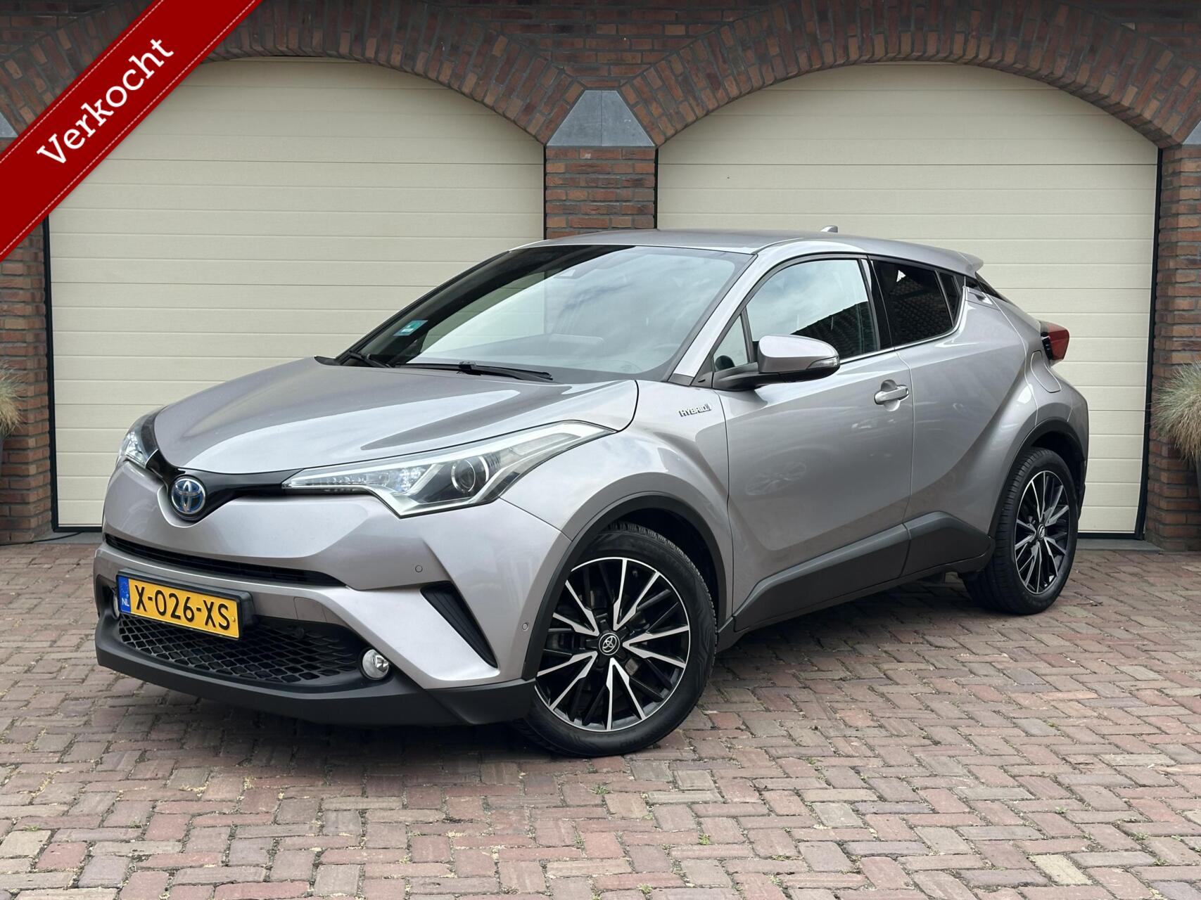 Toyota Toyota C-hr 1.8 Hybrid Executive Adaptive Cruise Camera Lane Assist DAB Navi PDC 2017 - voorkant