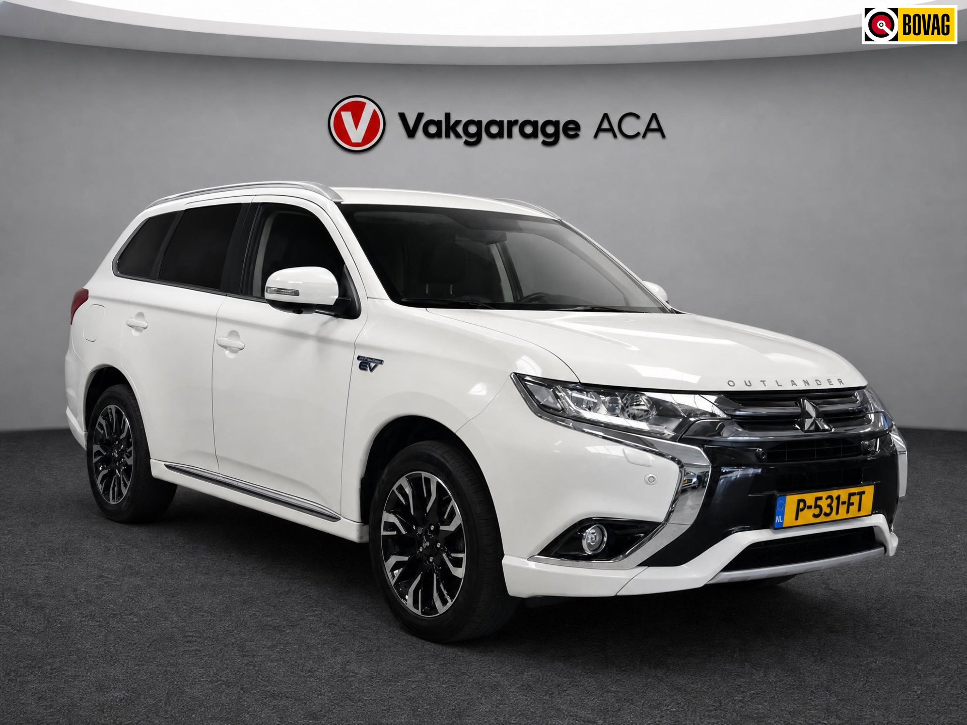 Mitsubishi Mitsubishi Outlander 2.0 PHEV instyle // TREKHAAK // LEDER // CAMERA // OPEN DAK // NAVI // 2016 - voorkant