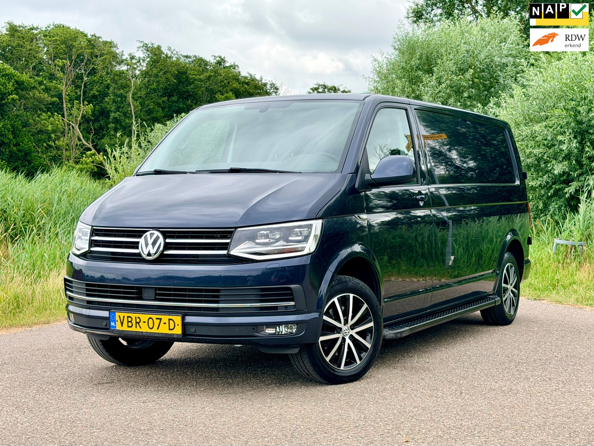 Volkswagen Transporter 2.0 TDI L2H1 DC Comfortline Plus Automaat Trekhaak Navi Airco Raamspiraal Soft Close NAP Nieuwstaat 2019 - voorkant
