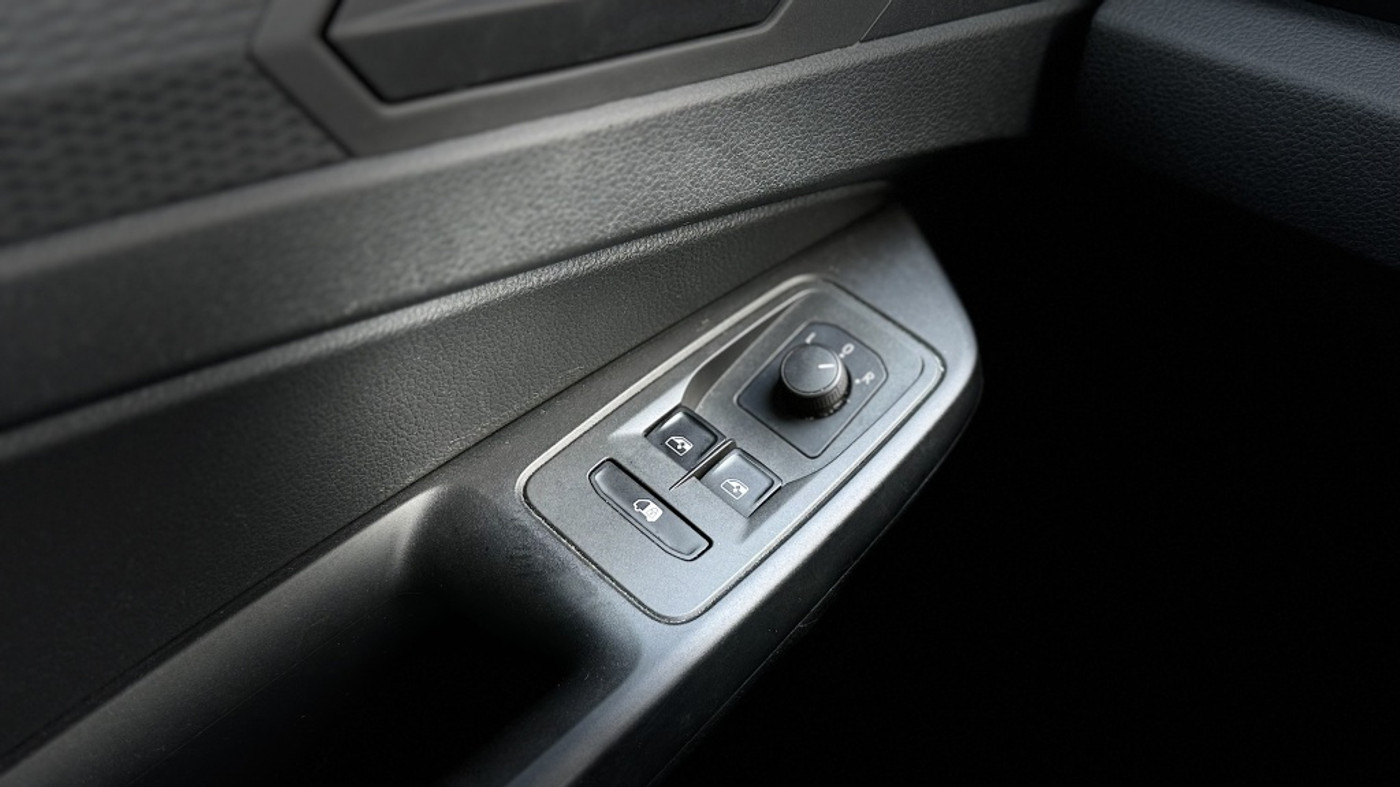 Foto van Volkswagen Caddy Modified Partition Wall