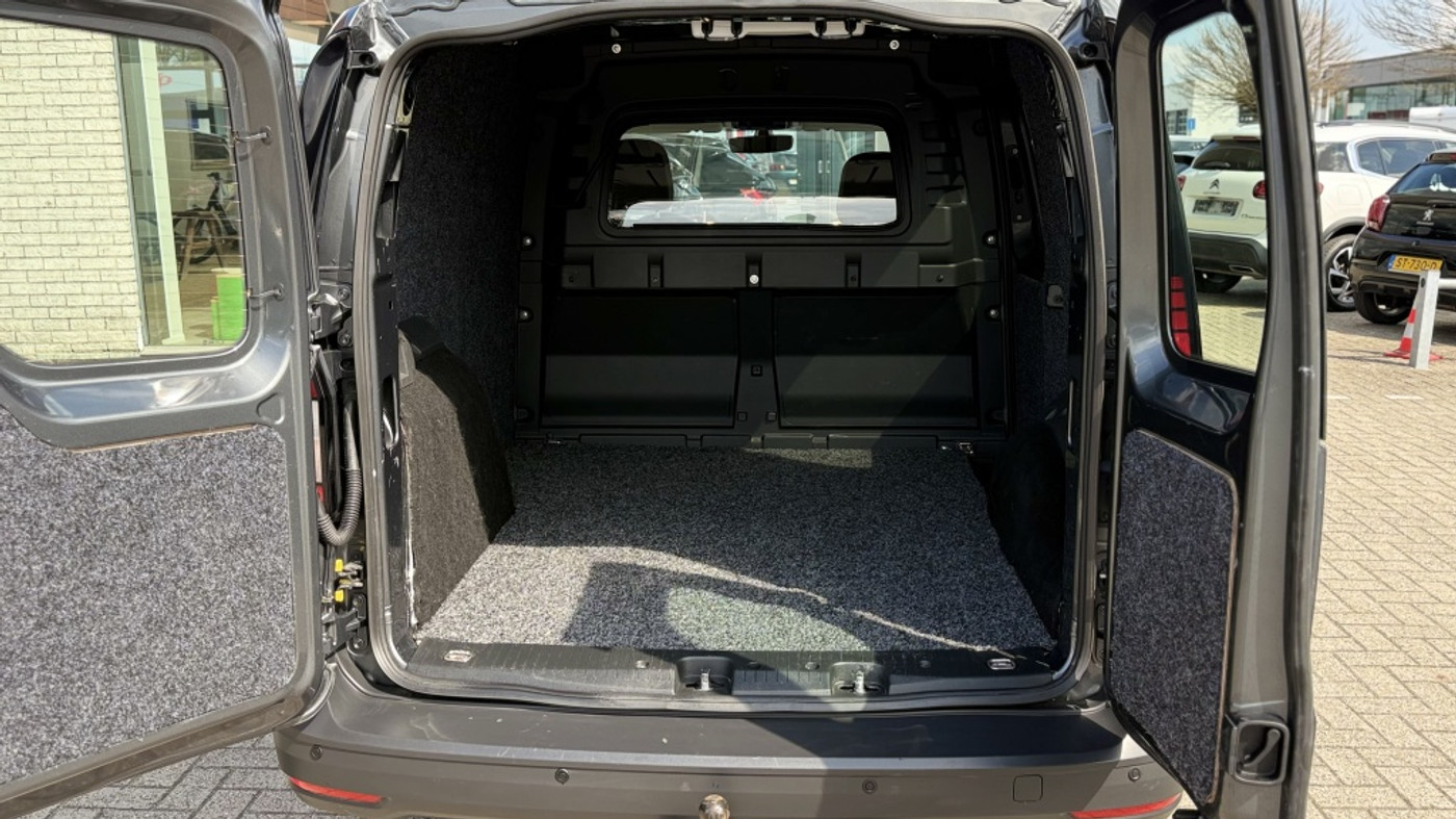 Foto van Volkswagen Caddy Modified Partition Wall