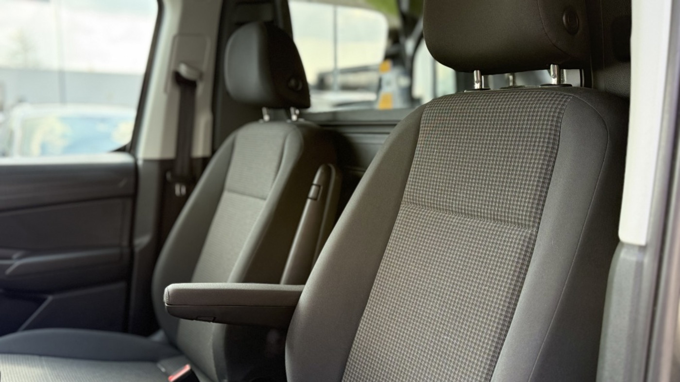 Foto van Volkswagen Caddy Modified Partition Wall