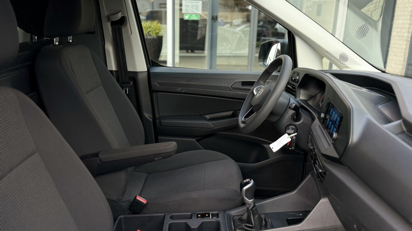 Foto van Volkswagen Caddy Modified Partition Wall