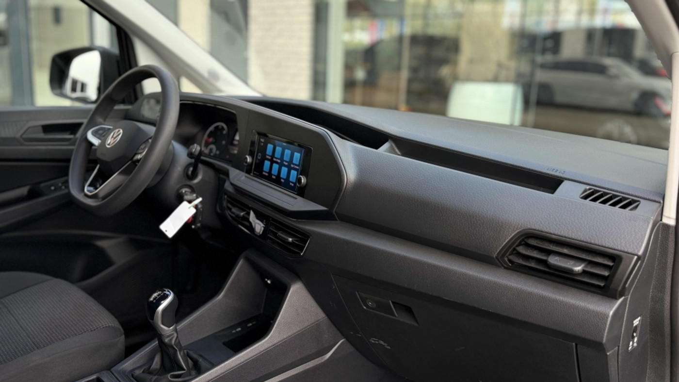 Foto van Volkswagen Caddy Modified Partition Wall