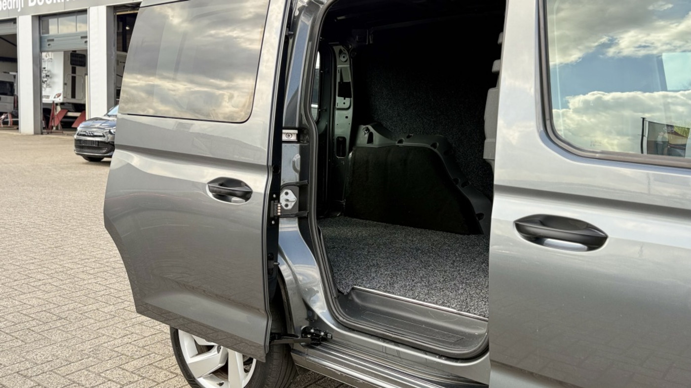 Foto van Volkswagen Caddy Modified Partition Wall