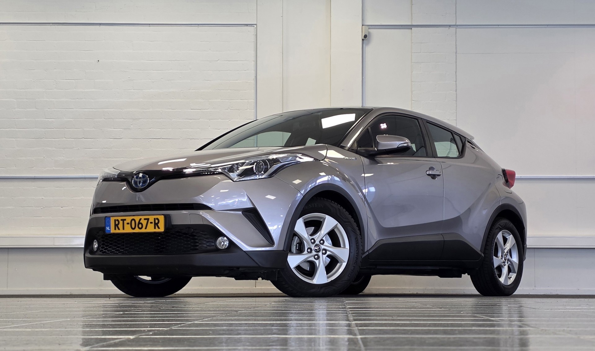 Toyota Toyota C-hr 1.8 Hybrid Dynamic Trekhaak Camera Navi Mooi! 2018 - voorkant