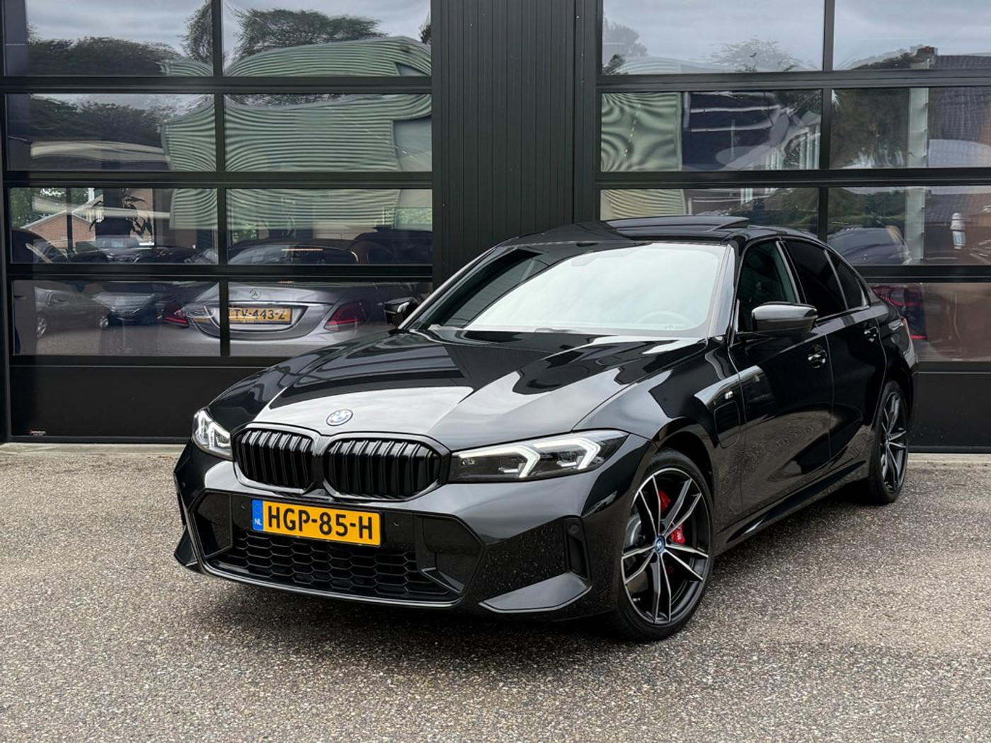 BMW 320e 320e M-Sport Edition Schuifdak 1e eigenaar NL 2025 - voorkant
