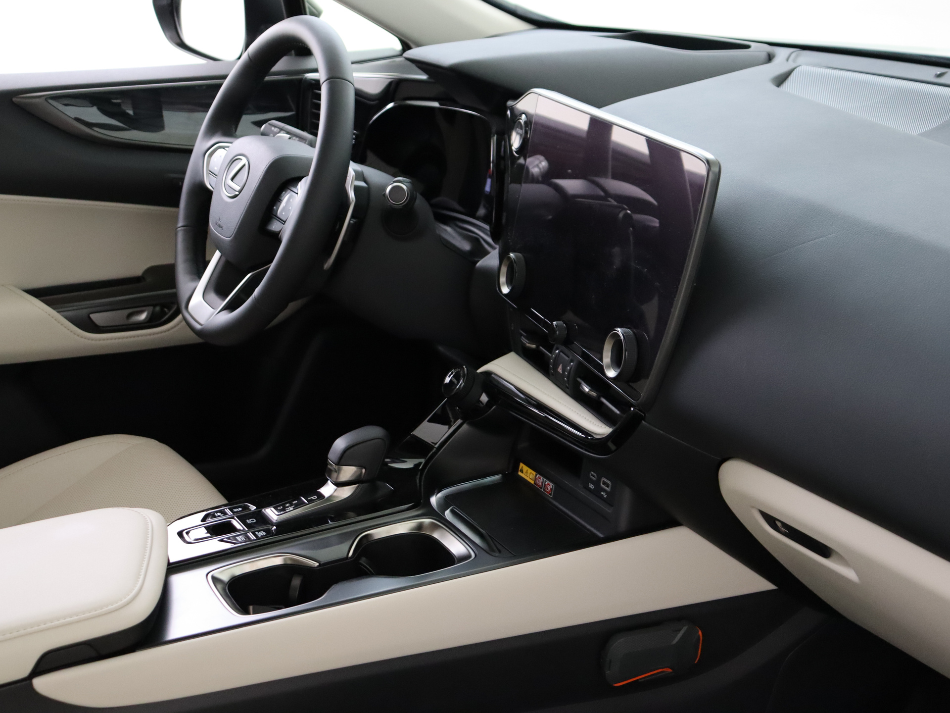 Foto van Lexus Lexus Nx450h+