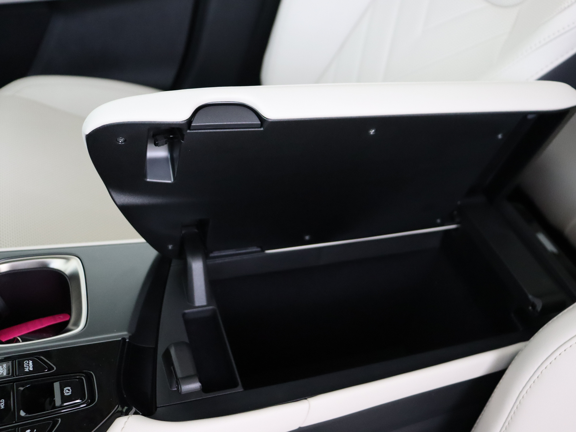 Foto van Lexus Lexus Nx450h+