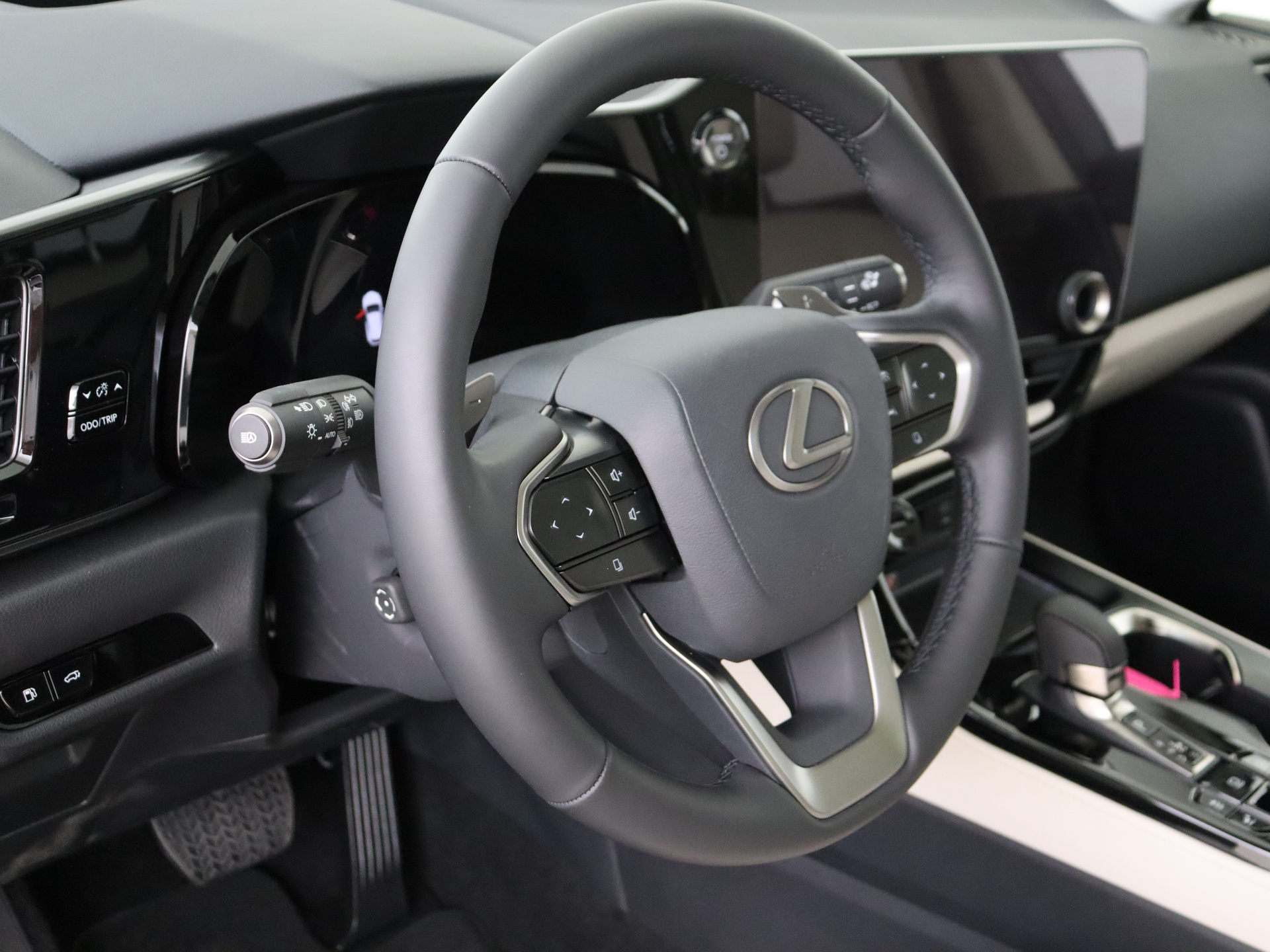 Foto van Lexus Lexus Nx450h+