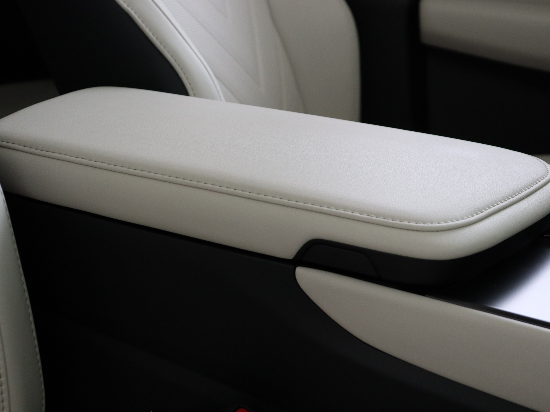 Foto van Lexus Lexus Nx450h+