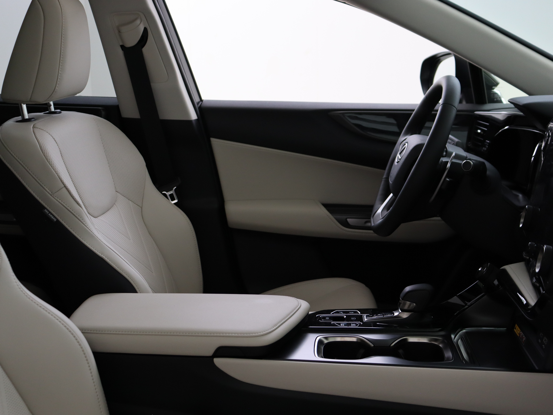 Foto van Lexus Lexus Nx450h+