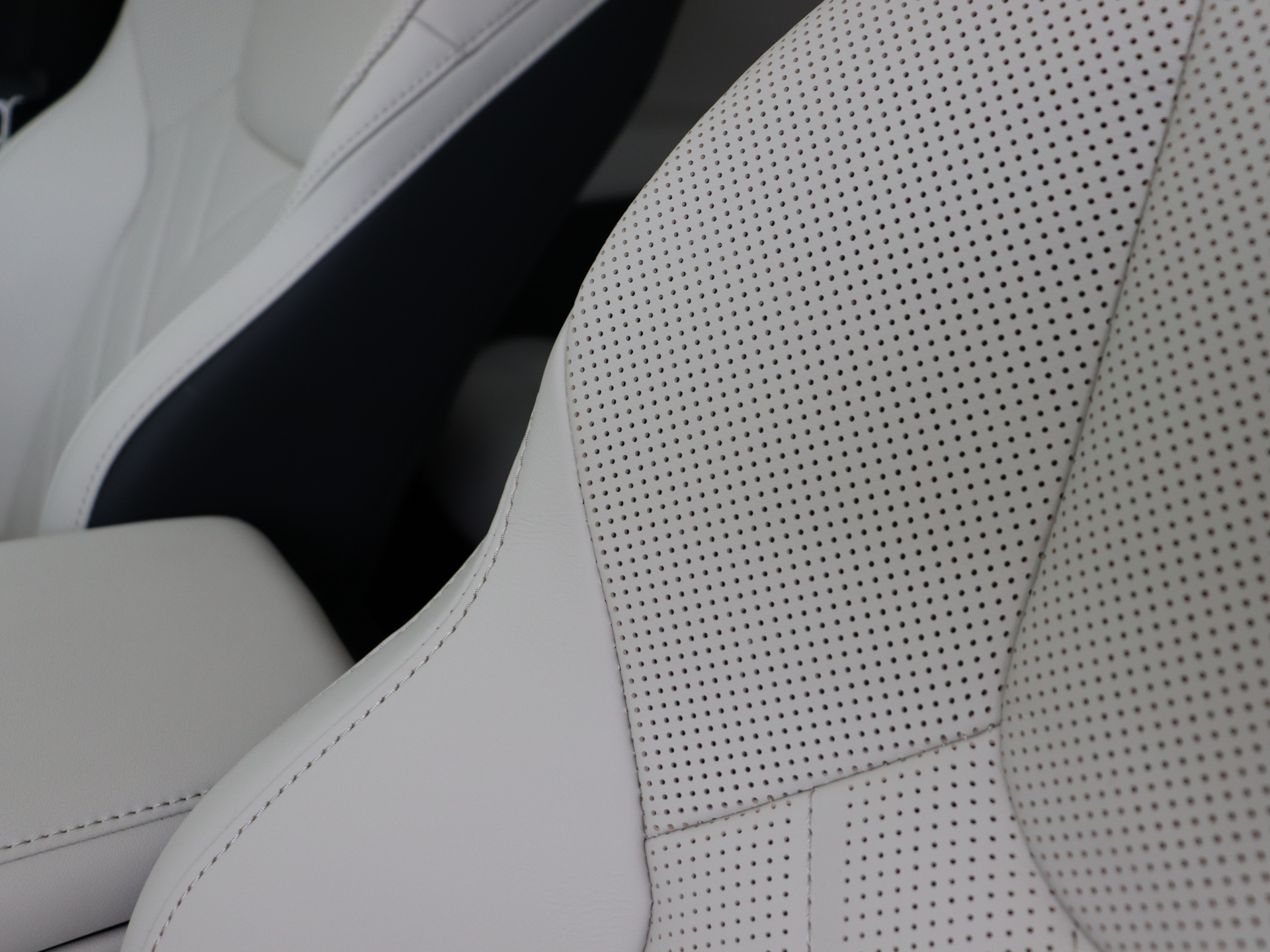 Foto van Lexus Lexus Nx450h+