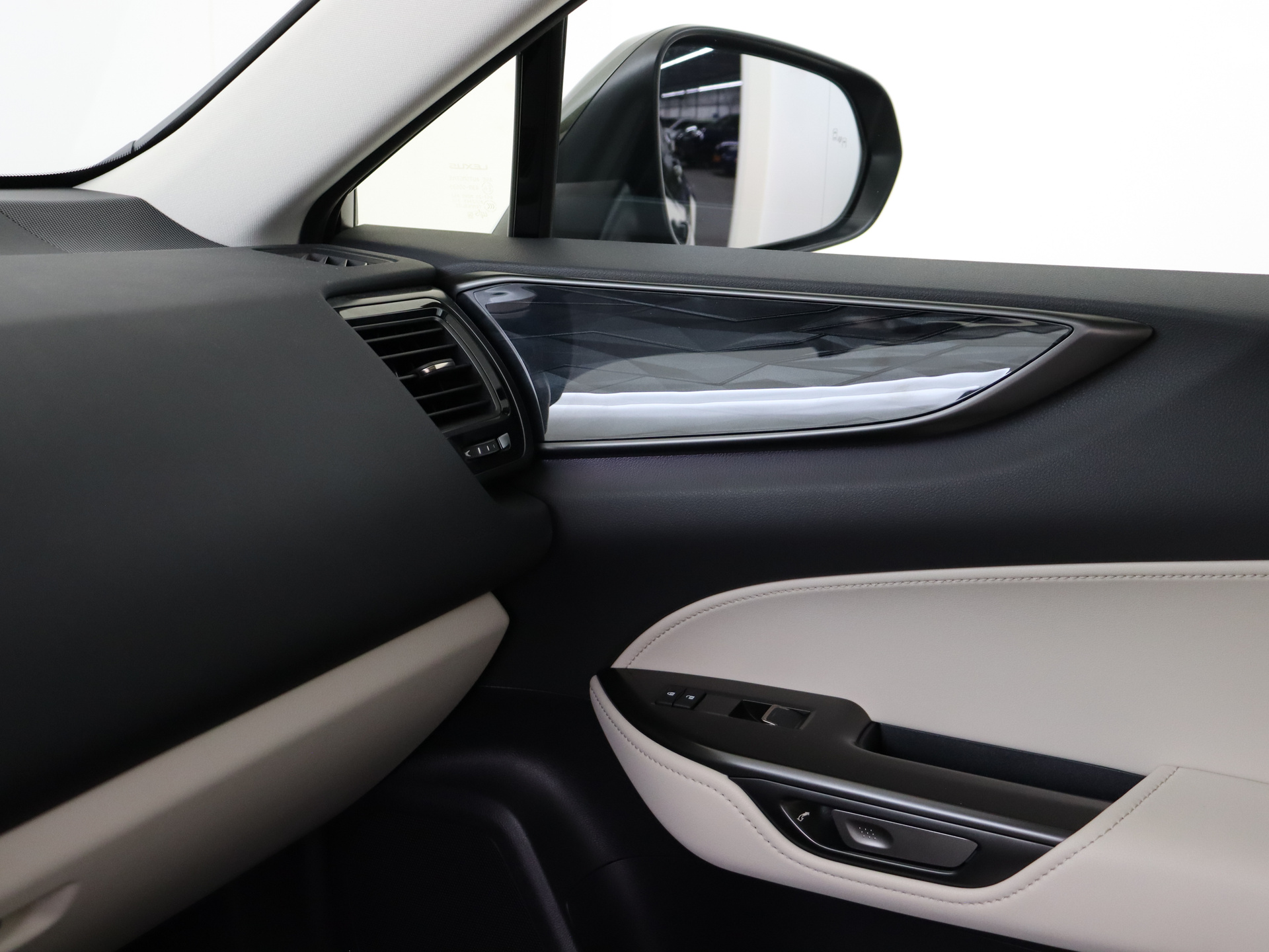 Foto van Lexus Lexus Nx450h+