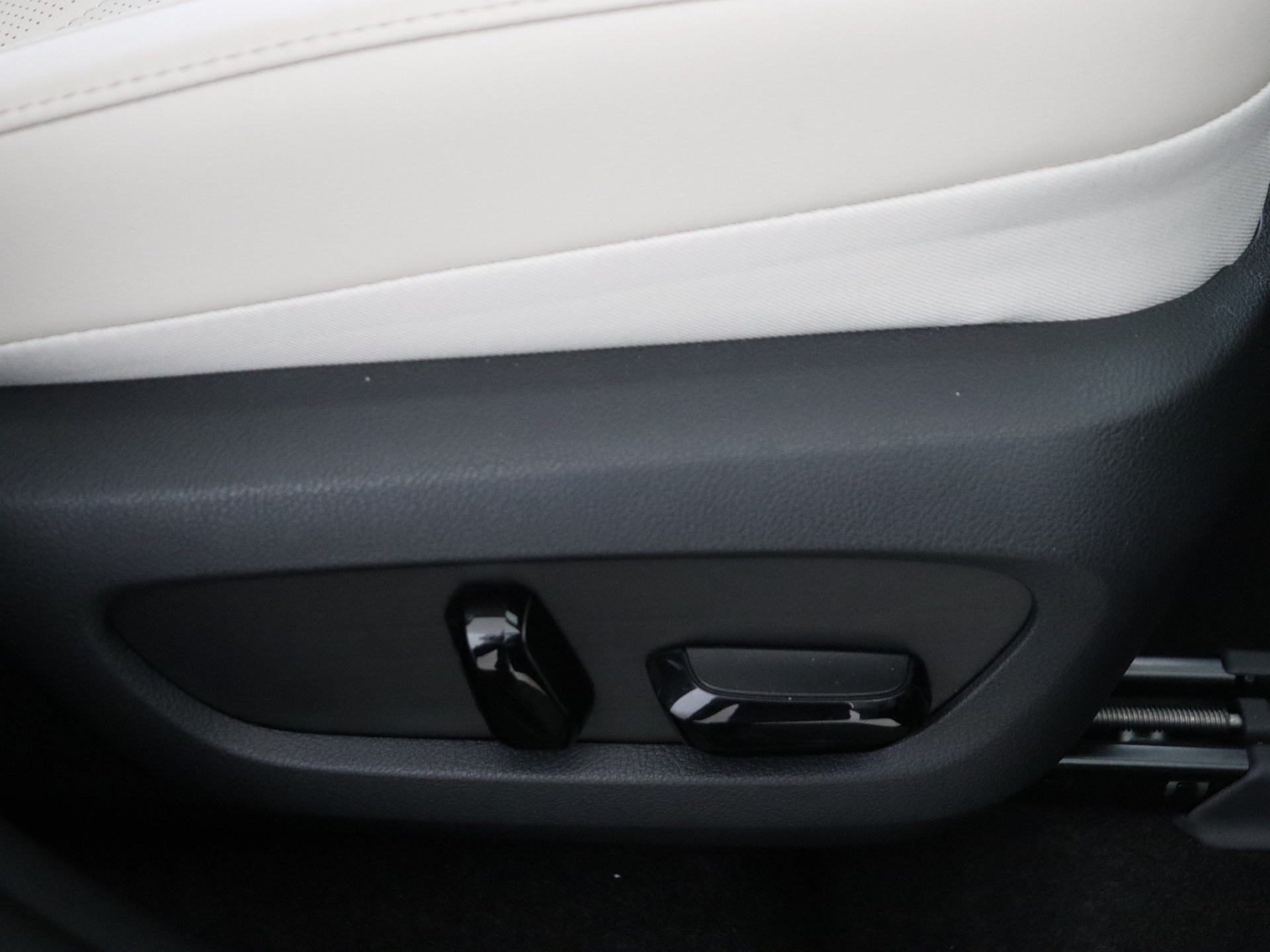 Foto van Lexus Lexus Nx450h+