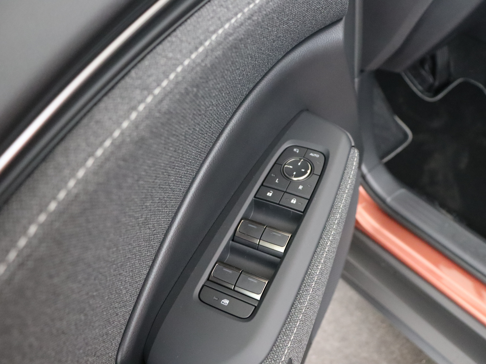 Foto van Lexus Lexus LBX